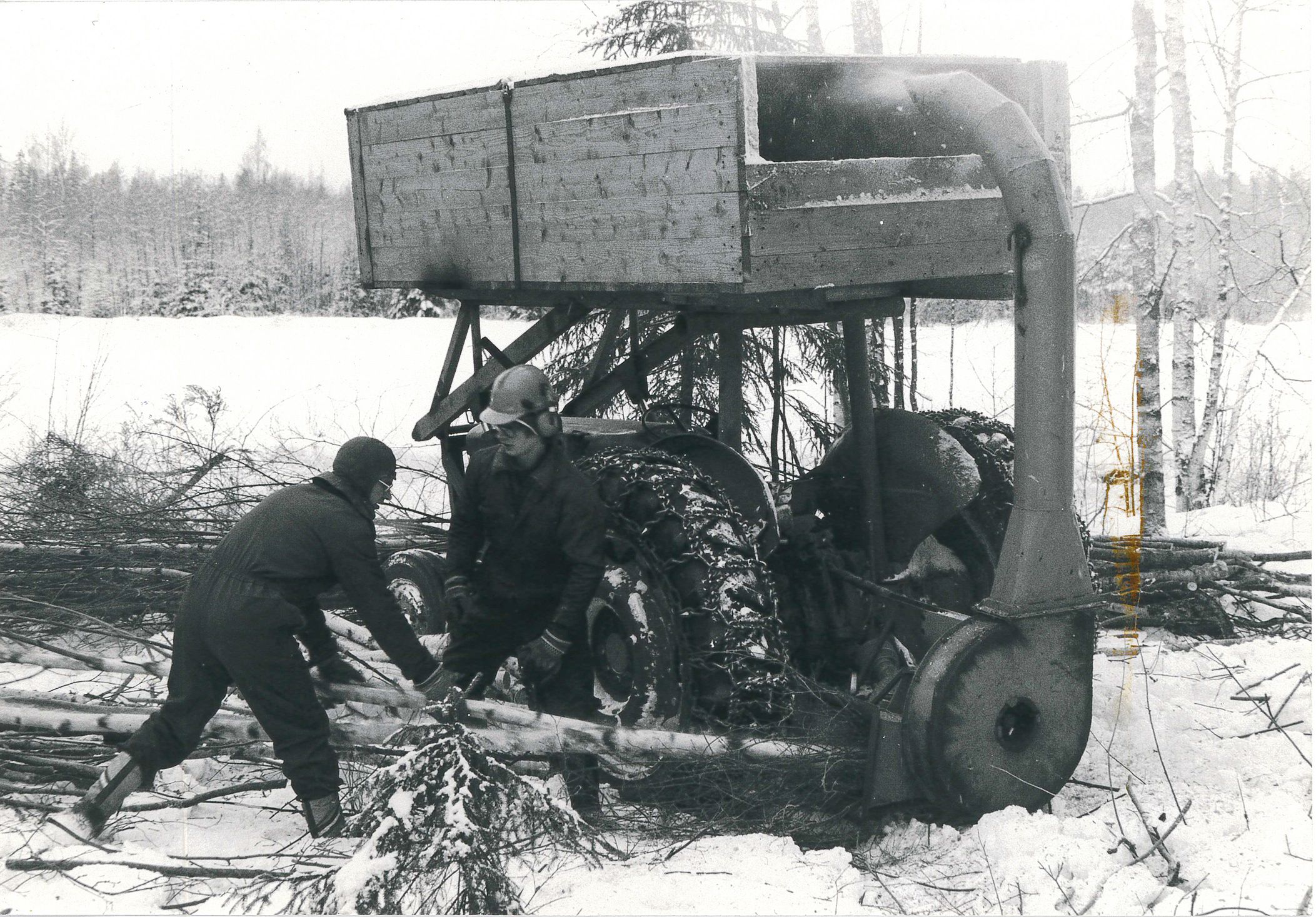 Ensimmäiset traktorihakkurit tulivat maatilakäyttöön 1950-luvun lopulla.