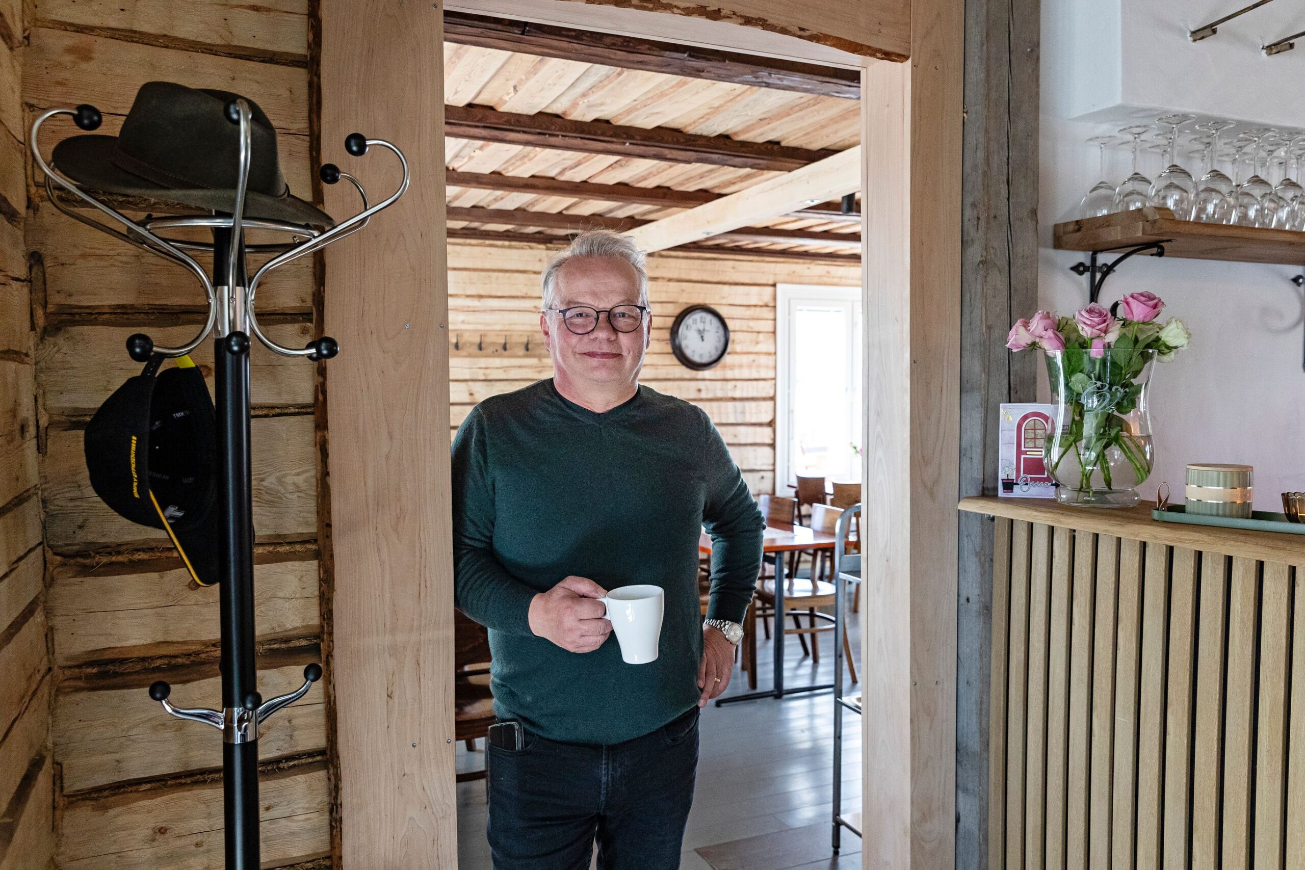 Ilkka Pakonen avasi kahvila-ravintola Paussin vappuna.