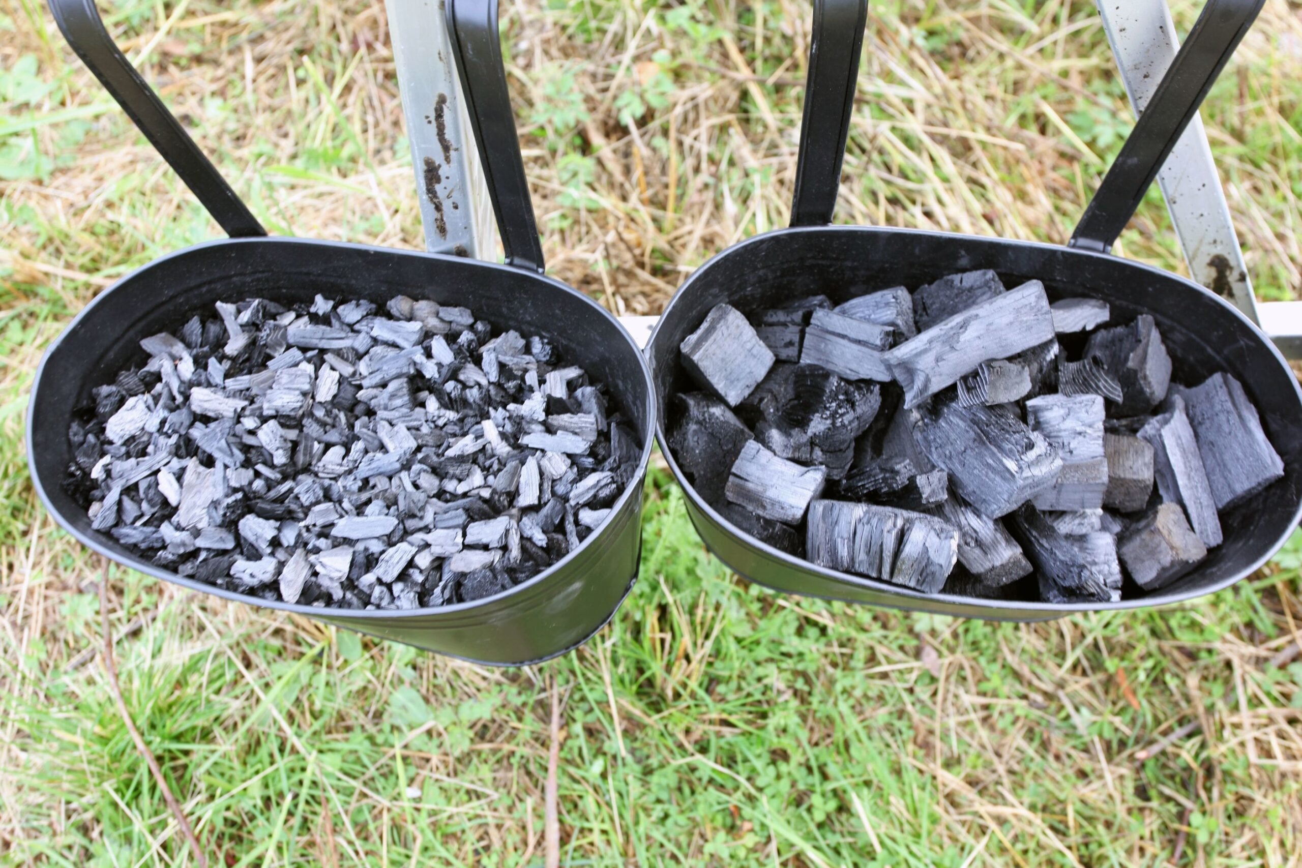 Hiiletyspuun kokoluokka on selvästi karkeampaa kuin hake, jolloin hiilet ovat parhaimmillaan grillihiilen kokoisia.