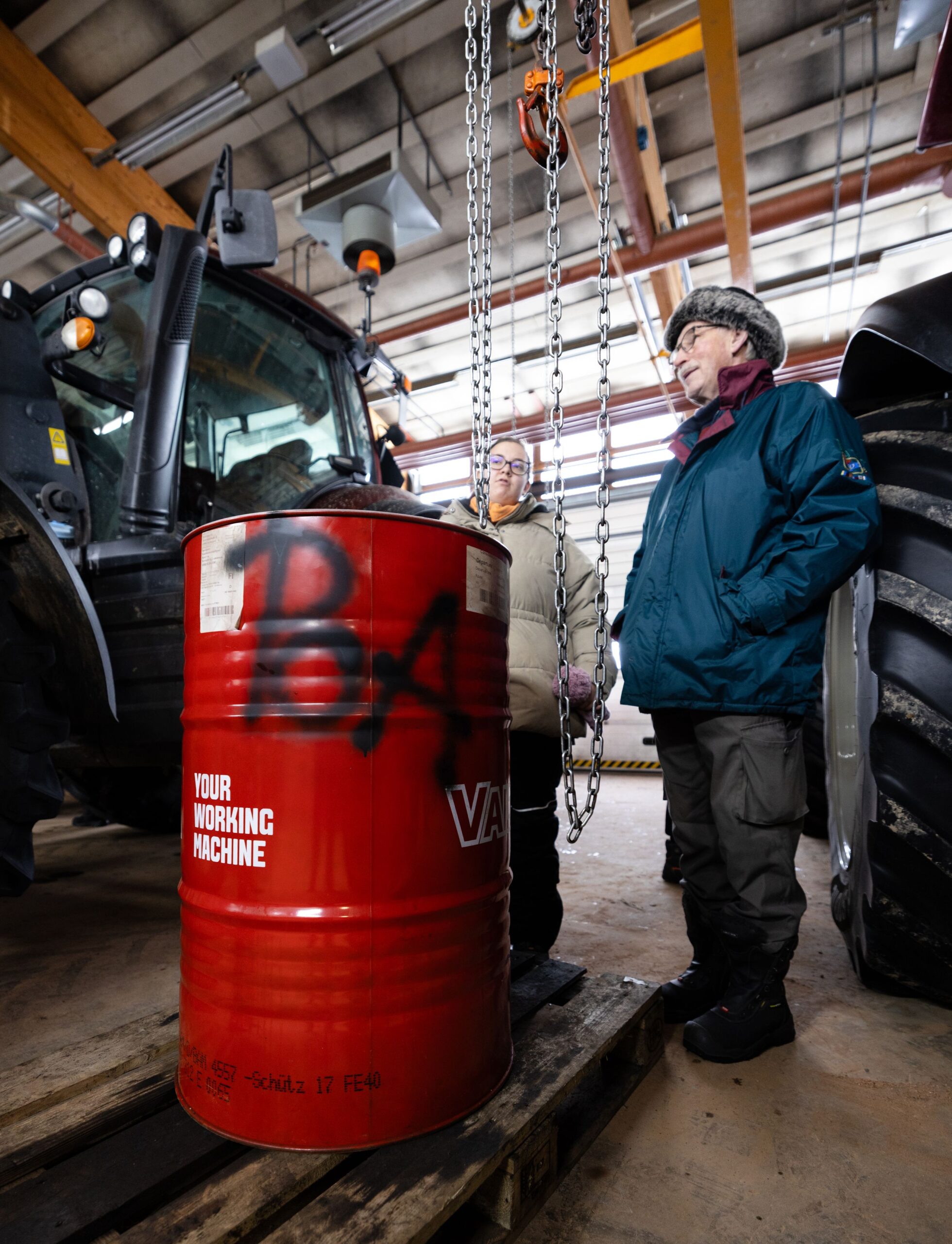Korjaamo pysyy varmemmin siistinä, kun erilaisille jätteille on varattu omat astiat.
