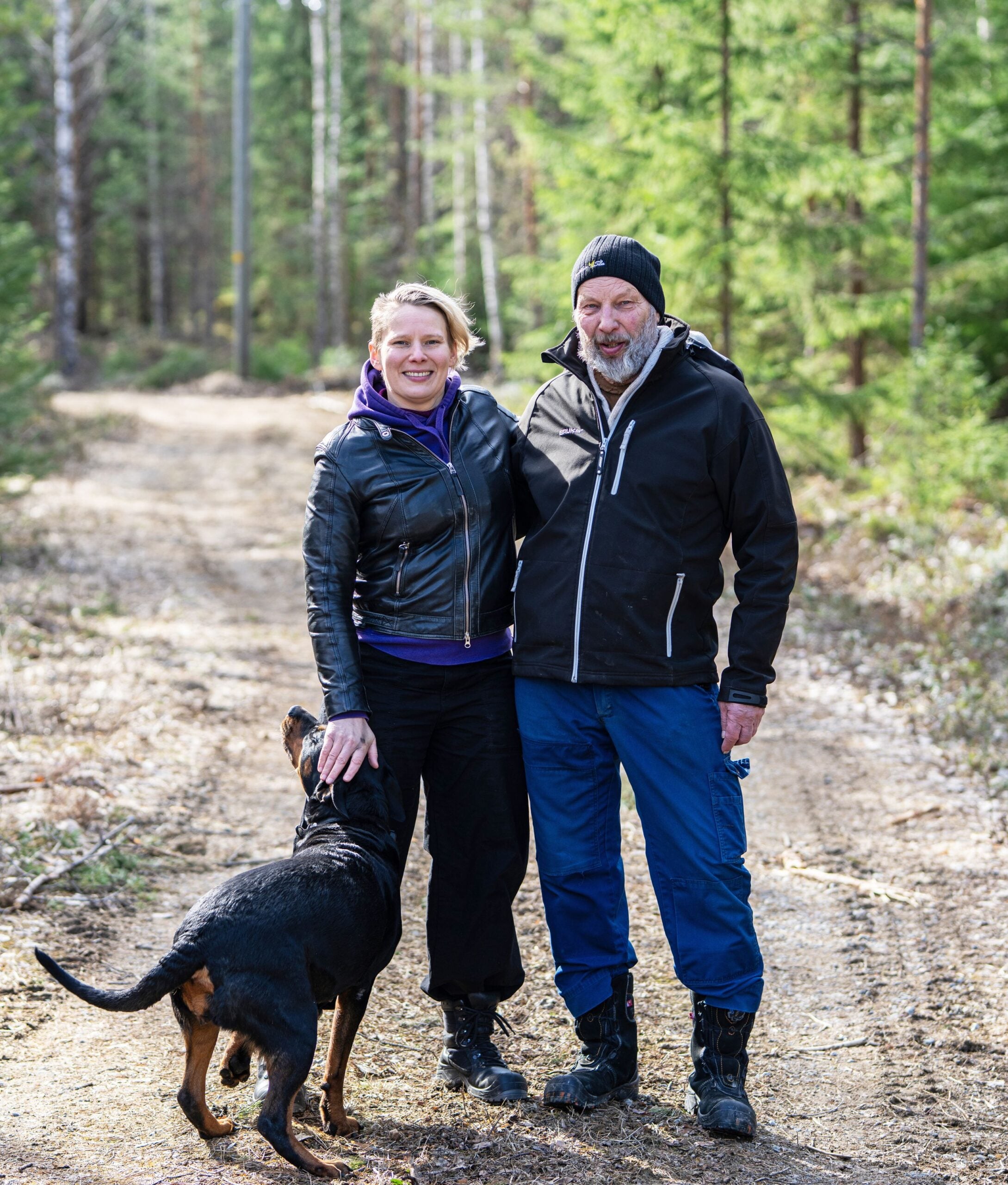 Markku Välimäki luovuttaa tilan vetovastuun lapsilleen: Anu Välimäelle ja hänen kahdelle sisarukselleen. Sukupolvenvaihdos tapahtuu tämän lehden ilmestymisen aikoihin. Menossa on mukana myös Anun koira Lilith.