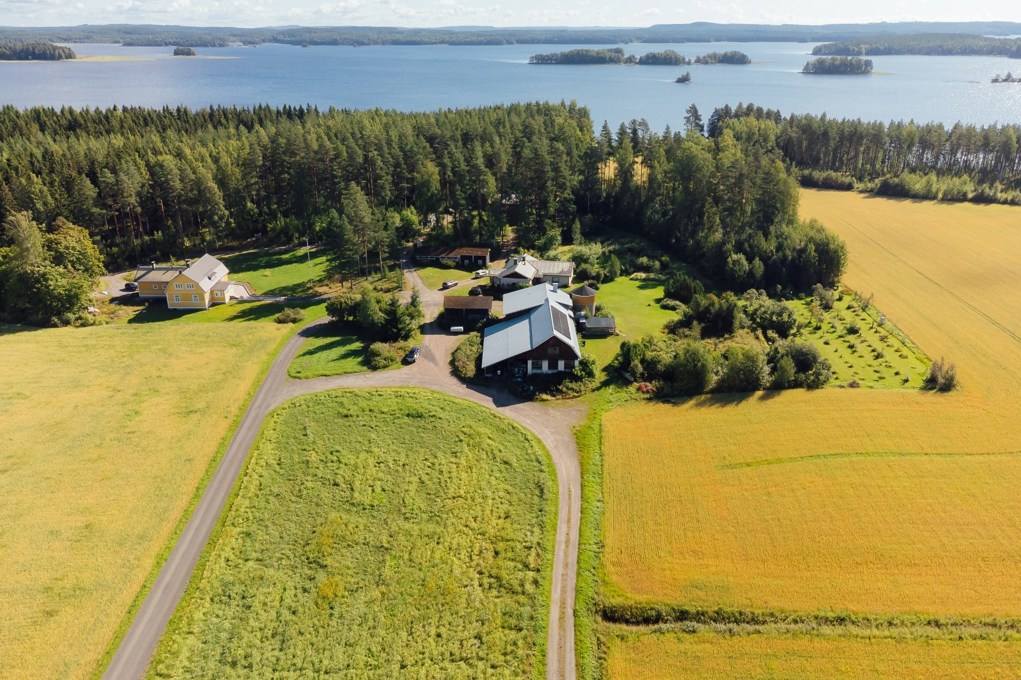 Tilan peltoviljelykset sijaitsevat Laukaan Nojosniemessä.